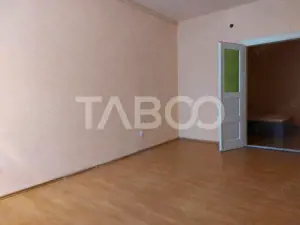 Apartament la casa 52 mp 2 camere terasa pivnita central Cisnadie - imagine 8