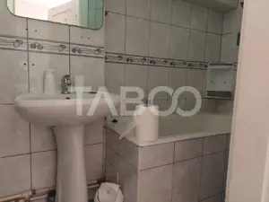 Apartament la casa 52 mp 2 camere terasa pivnita central Cisnadie - imagine 10