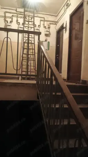 Vand apartament 2 camere , caramida, et 2 din 2, pod ofertant ,pivnita , curte cu multa verdeata  - imagine 5