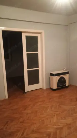 Vand apartament 2 camere , caramida, et 2 din 2, pod ofertant ,pivnita , curte cu multa verdeata  - imagine 3