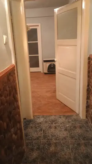 Vand apartament 2 camere , caramida, et 2 din 2, pod ofertant ,pivnita , curte cu multa verdeata  - imagine 4