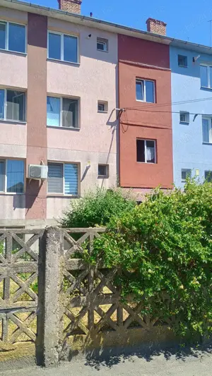 Vand apartament 2 camere , caramida, et 2 din 2, pod ofertant ,pivnita , curte cu multa verdeata  - imagine 9