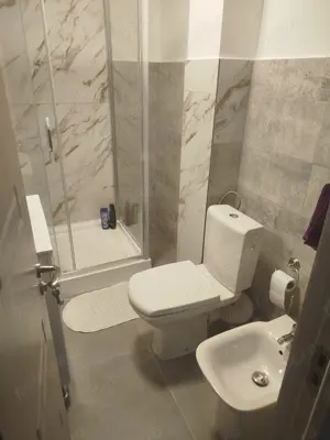 Vând apartament complet mobilat și utilat  - imagine 10