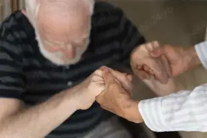 Ingrijitoare varstnic regim INTERN cu 2 Weekenduri libere  luna  - 5000 Lei - imagine 3