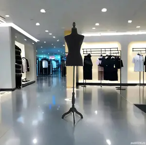 Manechin damă și bărbat, masă de machiaj de inchiriat  decor rafinat