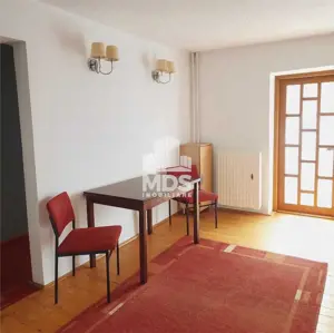 Transformat in 3 camere la parter cu balcon, mobilat