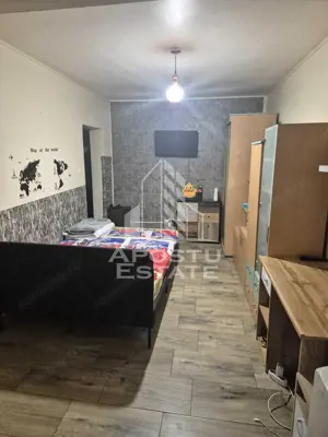Garsonira de inchiriat zona UMT,