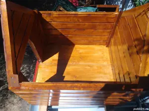 Cusca caine din lemn izolata - imagine 2