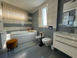 Casă individuală spațioasă, complet mobilată   Ghiroda, zonă liniștită și bine conectată - imagine 6