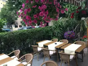 Zona Pta Victoriei, Hotel 4 stele, cu restaurant si crama,comision 0 - imagine 18