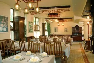 Hotel 4 stele, zona Pta Victoriei,cu restaurant si crama,comision 0