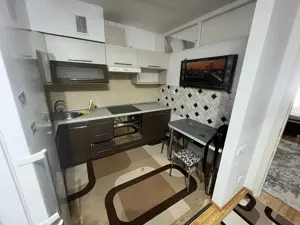 Ofer spre inchiriere garsoniera in zona titan