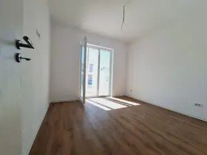 Aproape de Hotel IQ. Etajul 1. Model cu 2 balcoane. - imagine 4