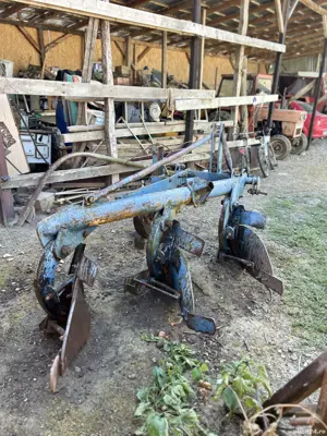 Vând plug cu 3 brazde