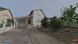 Vila cu 6 camere mari si teren de 1400 mp