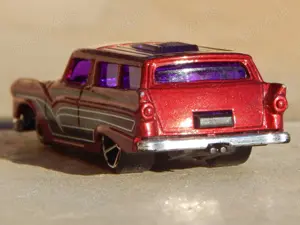 Macheta Ford Ranch Wagon 1955 Crate Hot Wheels sc 1:64 uzat - imagine 3