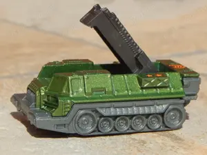 Macheta lansator de racheta balistica Attack Track Matchbox 2014