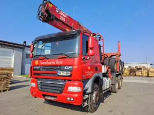 De vanzare Autoutilitara marca DAF transport busteni cu macara
