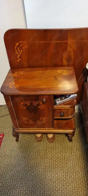 Mobila dormitor furnir nuc cu intarsii - imagine 2