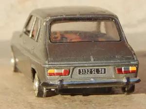 Macheta Simca 1100 1968 scara 1:43 uzata cu multe lipsuri pt diorame - imagine 3