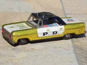 Jucarie masina din politie din tabla China cu frictiune anii 1980