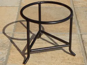 Suport stil trepied metalic pentru ghivece, vase etc