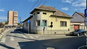 Vand casa cu 3 camere si 2 bai in zona centrala zona Casa de Pensii