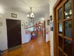Vila 5 camere mobilata si utilata cu gradina, la doar 2 km de Făgăraș, 160.000€ - imagine 2