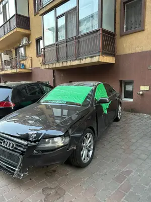 Dorian Lisa vînd audi