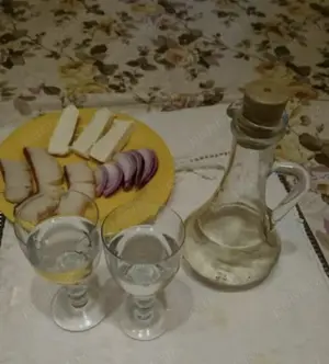 Vând țuică de prună angro, cantități mari, rog seriozitate!