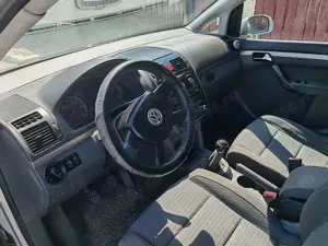 VAND Volkswagen Touran 7 Locuri - imagine 4