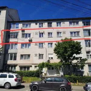 Vand apartament cu 2 camere si cu 3 camere Resita lângă Comisariat