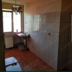Vand apartament cu 2 camere si cu 3 camere Resita lângă Comisariat - imagine 4