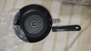 Tigaie ieftina, primita cadou si prefer sa o vand, NEFOLOSITA - imagine 4