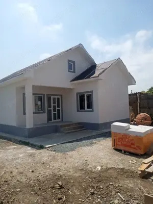 Casa in Lumina, cu treicamere, 85000.