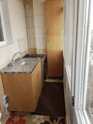 Închiriez garsoniera transformata in 2 camere , zona Sărari, lângă Liceul Henri Coandă! - imagine 6