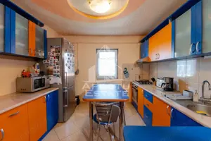 Apartament cu 3 camere,  doua bai , centrala termica , decomandat - imagine 5
