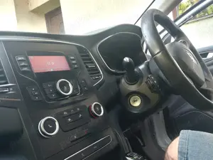 Renault Megan an 2019 alb-galben 181000 km echipat pentru taxi