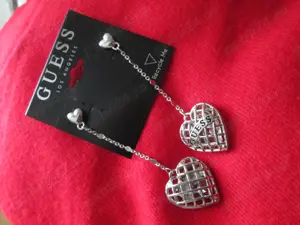 cercei noi Guess cu inimioare