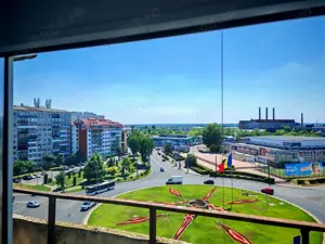 Inchiriez Apartament 2 camere, decomandat, renovat, situat în Micro 3, Bld. Eroilor