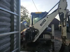 Vând buldoexcavator Terex 820 - imagine 2