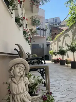 Angajam infirmiera. Salariu motivant, mediu de lucru placut, prime si bonusuri de performanta - imagine 8