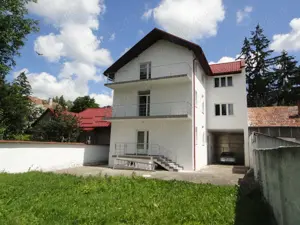 Cladire moderna 500mp cu 4 Apartamente mari, Lot 490mp, parcari, central Brasov - imagine 2