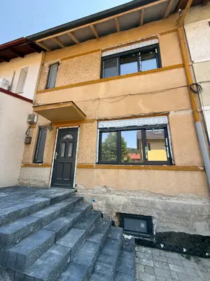 Vând casă renovată la gri în Reșița zona Luncă 