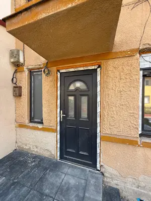 Vând casă renovată la gri în Reșița zona Luncă  - imagine 2