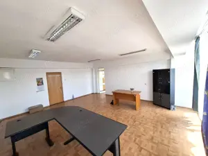 De închiriat: 2 birouri spațioase   82 mp utili (zona str. Republicii) - imagine 4