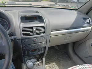Renault Clio 2002 1,4 i 16 v - imagine 6