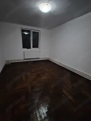 Apartament 4 camere, decomandat, ultracentral, etaj 4, mun. Roman  - imagine 6