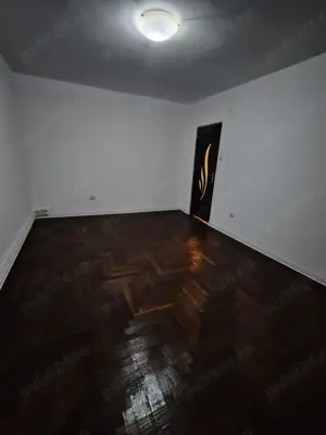 Apartament 4 camere, decomandat, ultracentral, etaj 4, mun. Roman  - imagine 4