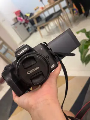 Canon EOS M50 cu obiectiv standard - imagine 3